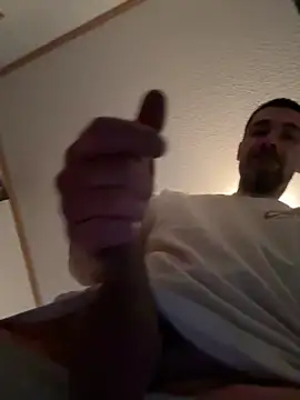 Snapshot of tommattsonn chatting on April 28, 2026, 10:47 pm tommattsonn online show from April 28, 2026, 10:47 pm