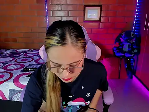 Snapshot of cristalprincess_ chatting on February 23, 2026, 10:10 pm cristalprincess online show from February 23, 2026, 10:10 pm