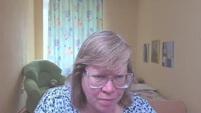 Emma Eclipsee online show from May 10, 2026, 11:25 am