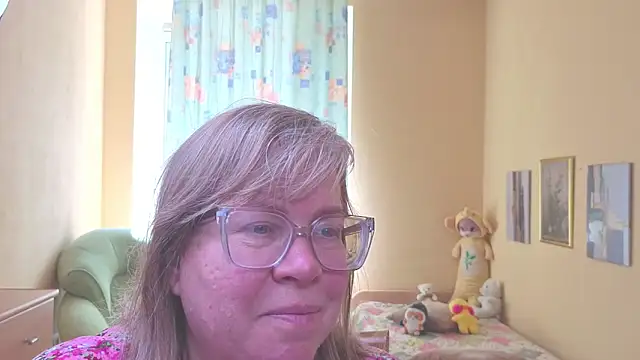 Emma Eclipsee online show from May 16, 2026, 10:47 am
