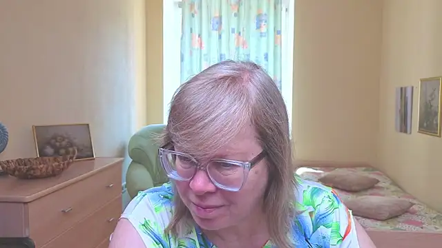 Emma Eclipsee online show from April 10, 2026, 8:32 am