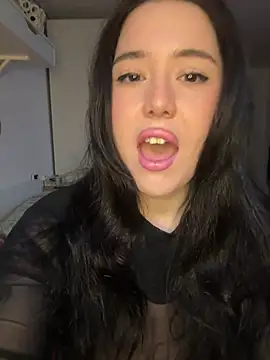 Snapshot of Venustrapp chatting on February 23, 2026, 7:53 am Venustrapp online show from February 23, 2026, 7:53 am