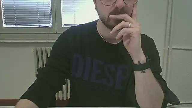 Snapshot of ItalianAlex chatting on March 27, 2026, 1:23 pm ItalianAlex online show from March 27, 2026, 1:23 pm