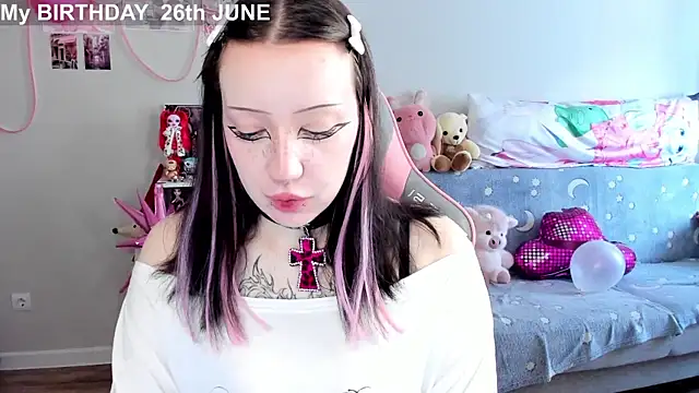 Snapshot of MollysLand chatting on June 25, 2026, 8:41 am MollysLand online show from June 25, 2026, 8:41 am