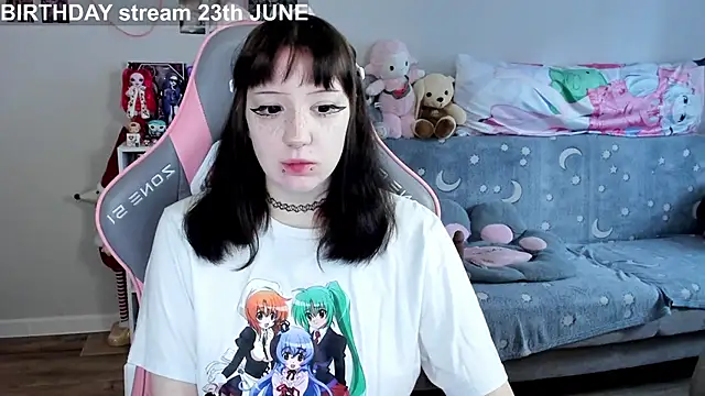 Snapshot of MollysLand chatting on June 18, 2026, 9:14 am MollysLand online show from June 18, 2026, 9:14 am