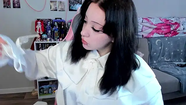 Snapshot of MollysLand chatting on April 22, 2026, 10:11 am MollysLand online show from April 22, 2026, 10:11 am