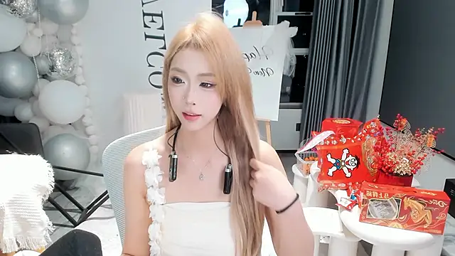 Snapshot of hotgirl0111 chatting on February 26, 2026, 12:05 pm hotgirl0111 online show from February 26, 2026, 12:05 pm