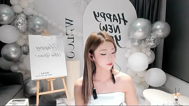 Snapshot of hotgirl0111 chatting on February 8, 2026, 1:53 pm hotgirl0111 online show from February 8, 2026, 1:53 pm