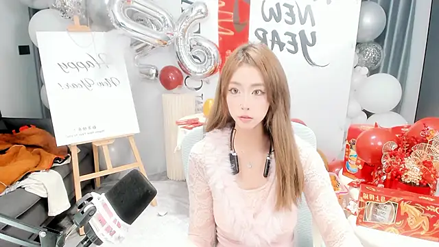 Snapshot of hotgirl0111 chatting on February 21, 2026, 12:40 pm hotgirl0111 online show from February 21, 2026, 12:40 pm