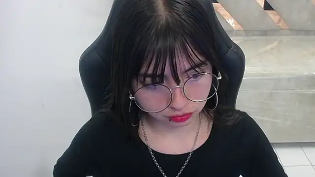 Snapshot of elizabeth_t_ chatting on February 22, 2026, 12:40 pm elizabeth t online show from February 22, 2026, 12:40 pm