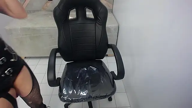 elizabeth t  online show from March 7, 2026, 1:05 pm