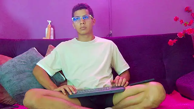 Noah Greenhartt online show from February 21, 2026, 8:33 pm