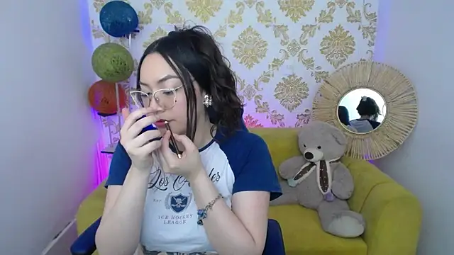 Snapshot of ALISS_M_ chatting on February 17, 2026, 7:44 pm ALISS M online show from February 17, 2026, 7:44 pm