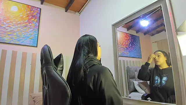 nina glow online show from March 29, 2026, 11:23 am