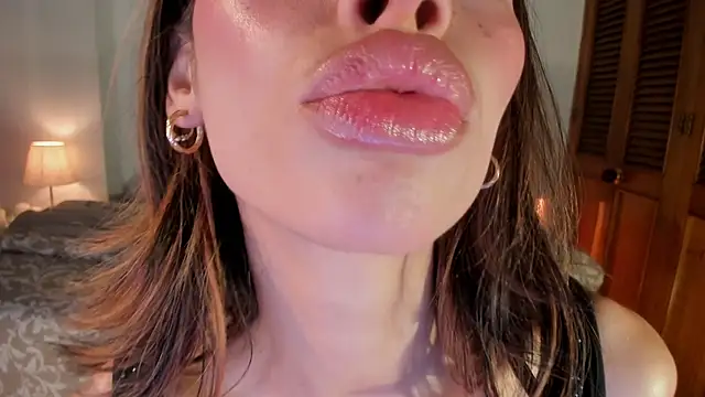 ConnieDeep online show from April 10, 2026, 10:11 am