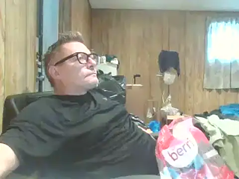 Snapshot of melvinsnow chatting on March 1, 2025, 6:43 pm melvinsnow online show from March 1, 2025, 6:43 pm