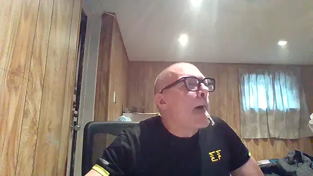 Snapshot of melvinsnow chatting on October 22, 2025, 5:12 pm melvinsnow online show from October 22, 2025, 5:12 pm