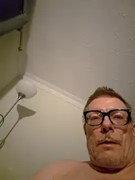 Snapshot of melvinsnow chatting on February 26, 2026, 2:44 am melvinsnow online show from February 26, 2026, 2:44 am