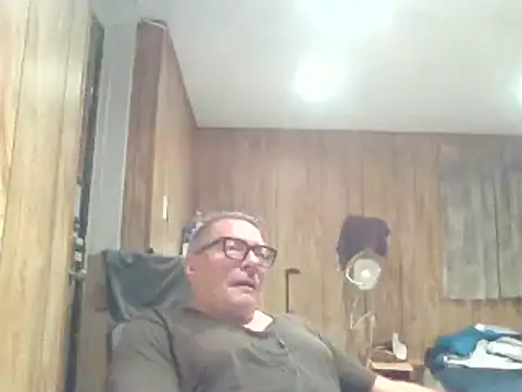 Snapshot of melvinsnow chatting on December 16, 2024, 9:03 am melvinsnow online show from December 16, 2024, 9:03 am