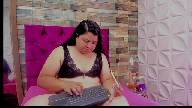 Carolina-Lenon online show from February 9, 2026, 7:34 pm