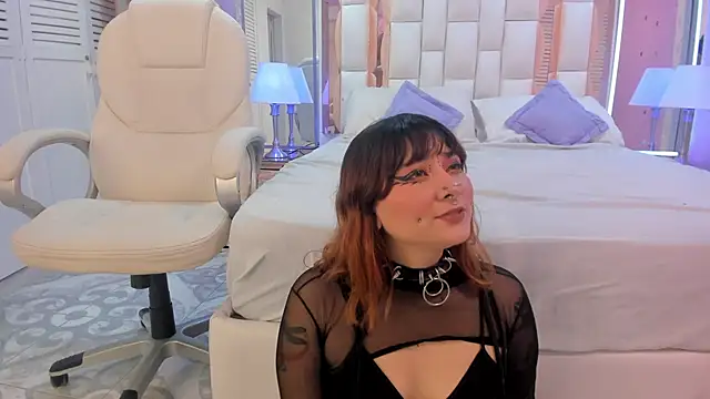 Goldentemptation  online show from June 4, 2026, 7:29 pm