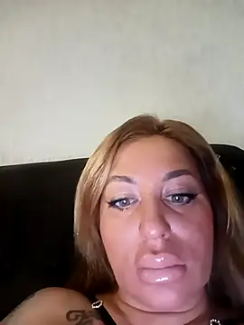 Snapshot of MiaMooly chatting on January 10, 2026, 4:57 pm MiaMooly online show from January 10, 2026, 4:57 pm