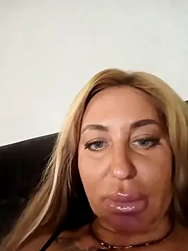 MiaMooly online show from September 17, 2025, 5:48 pm