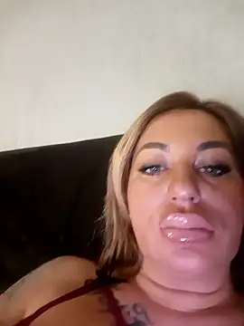 Snapshot of MiaMooly chatting on January 18, 2026, 9:29 pm MiaMooly online show from January 18, 2026, 9:29 pm