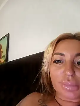 MiaMooly online show from September 28, 2025, 12:45 pm