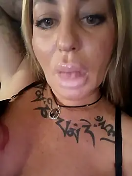 MiaMooly online show from November 6, 2025, 4:55 pm