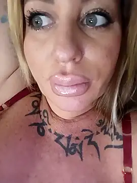 MiaMooly online show from March 9, 2026, 1:58 pm