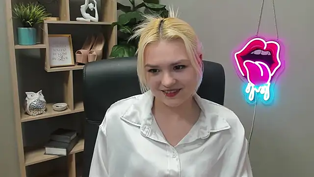 SweetLilyxo online show from April 3, 2026, 6:31 am