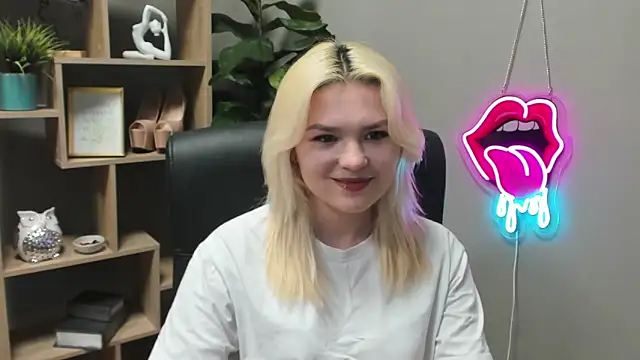 SweetLilyxo online show from March 5, 2026, 2:24 pm