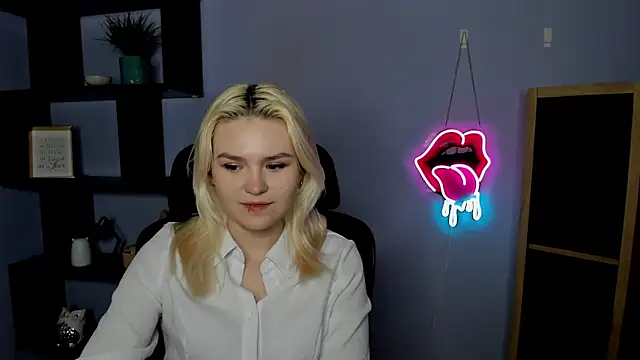 Snapshot of SweetLilyxo chatting on March 2, 2026, 7:26 am SweetLilyxo online show from March 2, 2026, 7:26 am