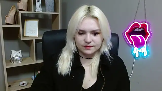 Snapshot of SweetLilyxo chatting on February 23, 2026, 7:31 am SweetLilyxo online show from February 23, 2026, 7:31 am