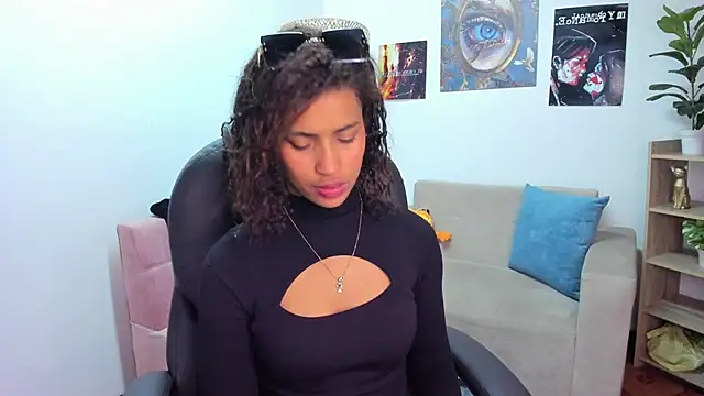 MoonRose   online show from April 4, 2026, 4:13 pm