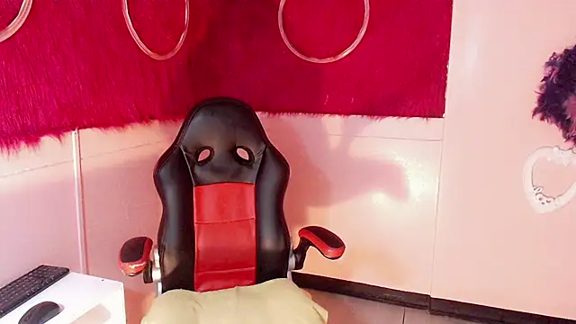 Snapshot of Andrea_Pop_ chatting on February 28, 2026, 7:24 pm Andrea Pop online show from February 28, 2026, 7:24 pm