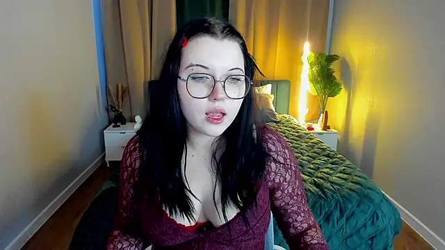 Kira G0ld online show from March 5, 2026, 1:02 am