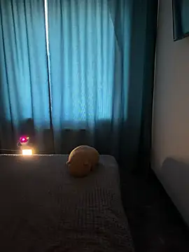 Snapshot of TwinkOliwer chatting on February 11, 2026, 11:37 pm TwinkOliwer online show from February 11, 2026, 11:37 pm