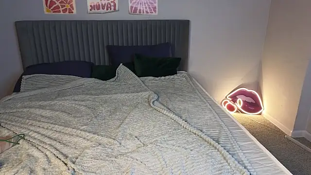 Snapshot of LovingWhisperr chatting on February 21, 2026, 1:18 am LovingWhisperr online show from February 21, 2026, 1:18 am