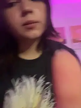 Daniellesins1 online show from April 15, 2026, 7:47 am