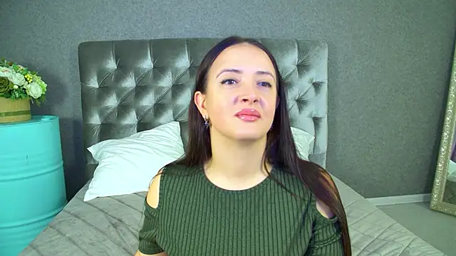 ElinaBellucci online show from March 20, 2026, 4:35 am