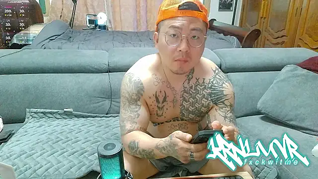 fxckuno online show from April 9, 2026, 4:25 am