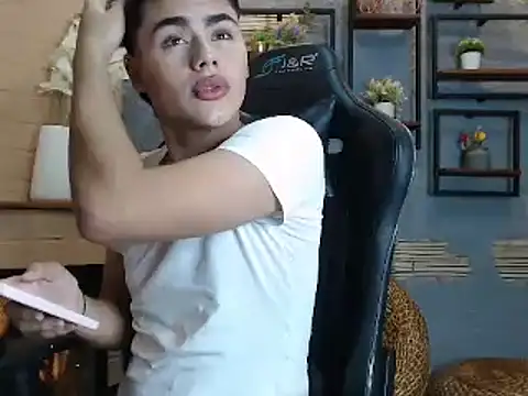 Snapshot of FemNoa chatting on February 17, 2026, 5:43 pm FemNoa online show from February 17, 2026, 5:43 pm