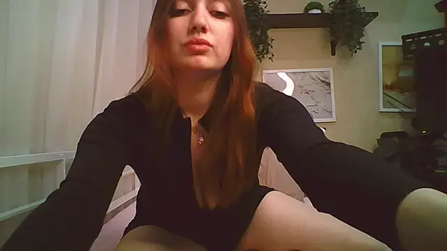 Snapshot of Linnea_ chatting on February 5, 2026, 6:48 pm Linnea online show from February 5, 2026, 6:48 pm