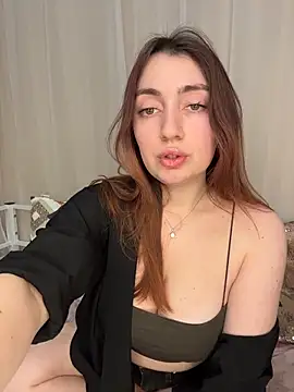 Snapshot of Linnea_ chatting on February 18, 2026, 4:14 pm Linnea online show from February 18, 2026, 4:14 pm