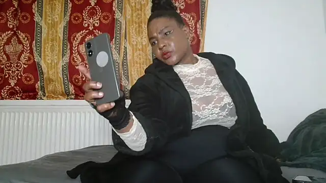 Snapshot of CurvySashia chatting on May 17, 2026, 9:48 pm CurvySashia online show from May 17, 2026, 9:48 pm