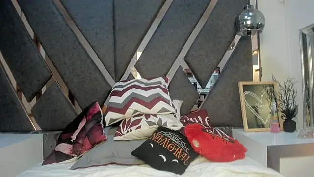 Maggyx online show from April 12, 2026, 2:20 pm