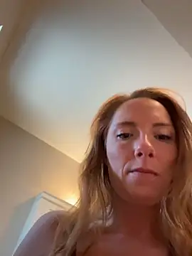 Snapshot of mooviebaby chatting on April 19, 2026, 3:57 pm mooviebaby online show from April 19, 2026, 3:57 pm