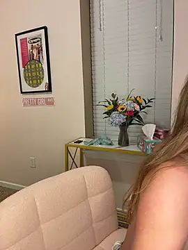 Snapshot of mooviebaby chatting on April 24, 2026, 1:07 am mooviebaby online show from April 24, 2026, 1:07 am
